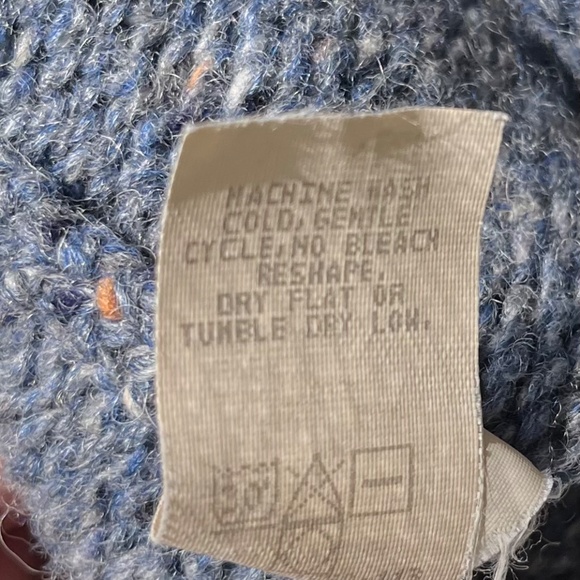 Woolrich Chunky All-Wool V-Neck Sweater EUC - Picture 4 of 4